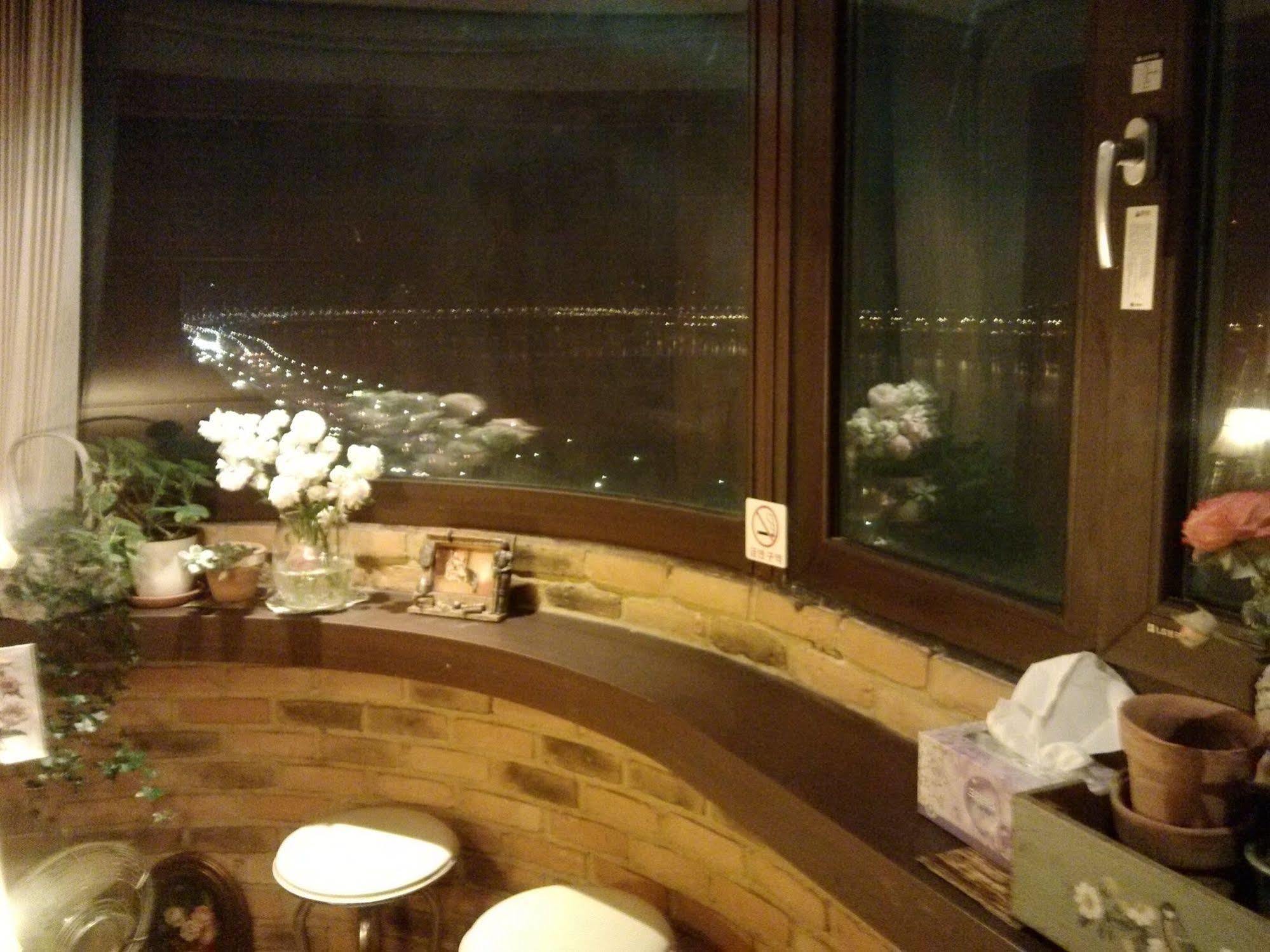 K Star Road Guesthouse - Hostel Seoul Exterior foto